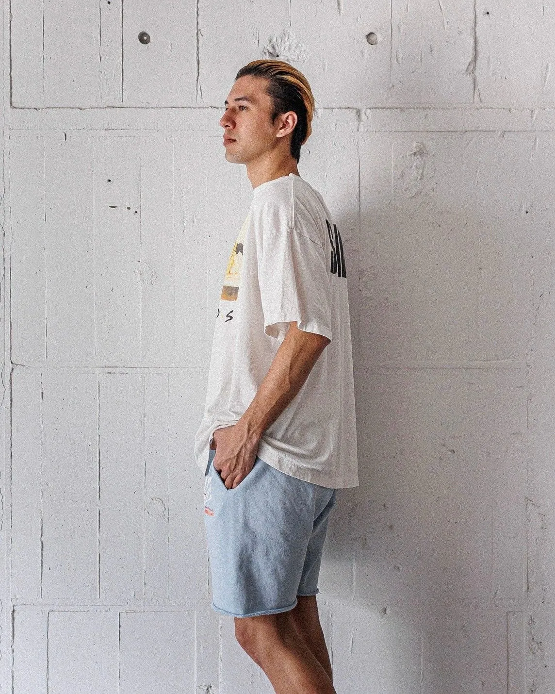 SAINT Mxxxxxx × FRIENDS FRD_SS TEE/FRIENDS/WHT American TV series Friends co-branded short-sleeves White stills TEE Beige S-XL Ready-made garments washed and distressed The top domestic printing factory God restored the correct accessories Friends co-branded wash mark Top purchasing level